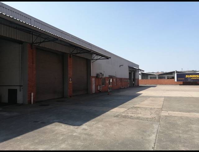 1,639M² WAREHOUSE TO LET IN NEW GERMANY